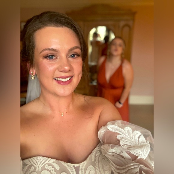 Meet your Posher, Amy - Picture 1 of 1